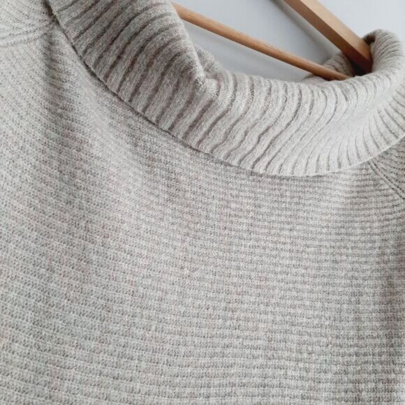 AEO Off-Shoulder Soft Knit Sweater Top Light Beige Cream Sz M - Picture 4 of 13